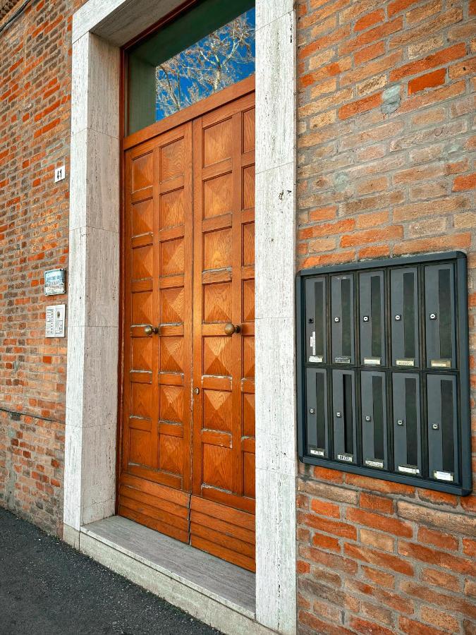 Accogliente Mansarda In Centro Storico Ravenna Exterior photo